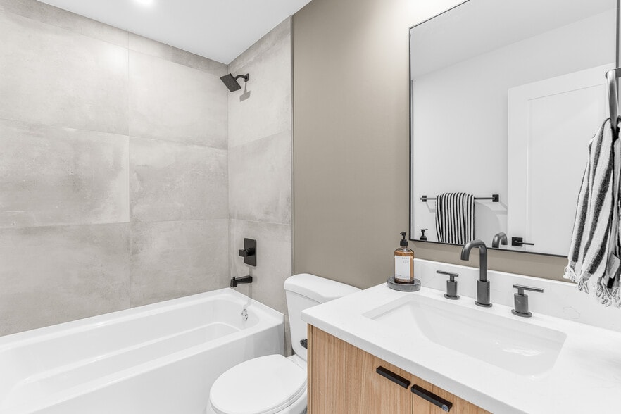 More Photos Of 2616 Lakeview Dr, Naples Apartments For Sale