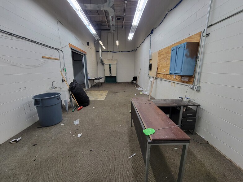 More Photos Of 3701 S Western Ave, Sioux Falls Warehouse For Lease