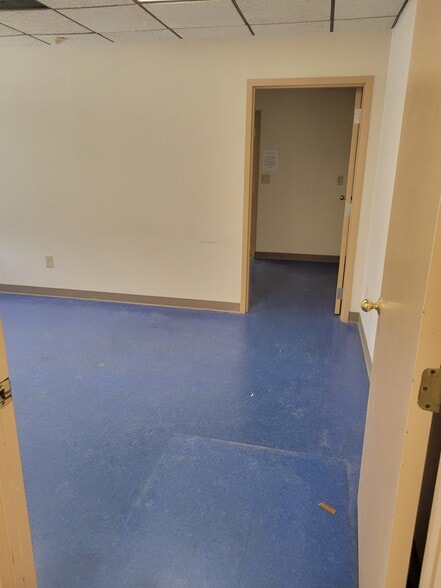 More Photos Of 7757 Auburn Rd, Painesville Flex For Lease