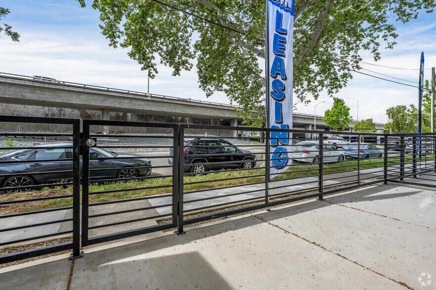 More Photos Of 3000 T St, Sacramento Apartments For Sale