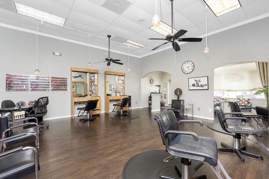 More Photos Of 20020 Veterans Blvd, Port Charlotte Office For Lease