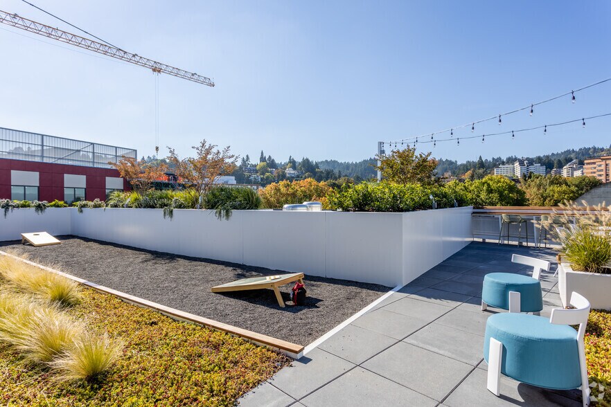 More Photos Of 1725 SW Salmon St, Portland Apartments For Lease