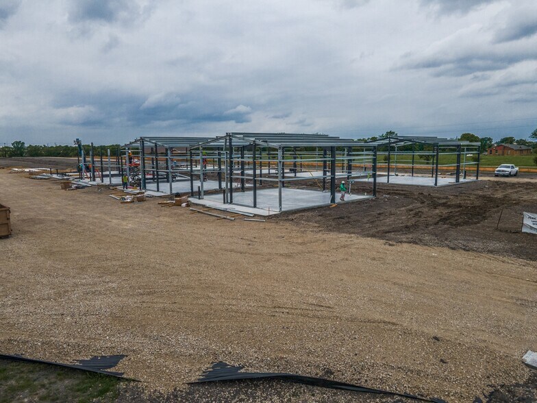 More Photos Of 10446 County Road 484 rd, Lavon Warehouse For Lease