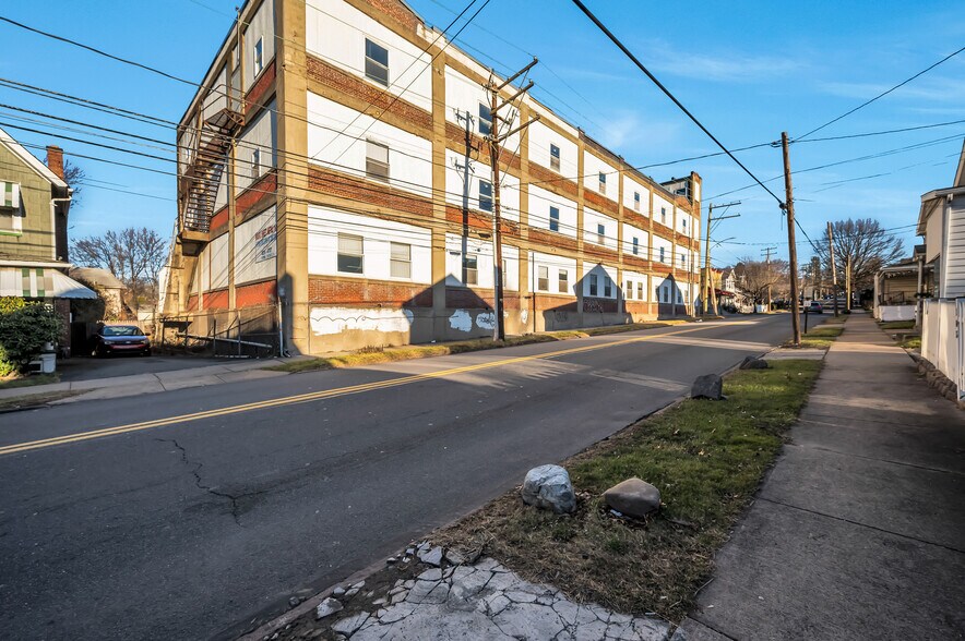 More Photos Of 373 High St, Wilkes Barre Manufacturing For Lease