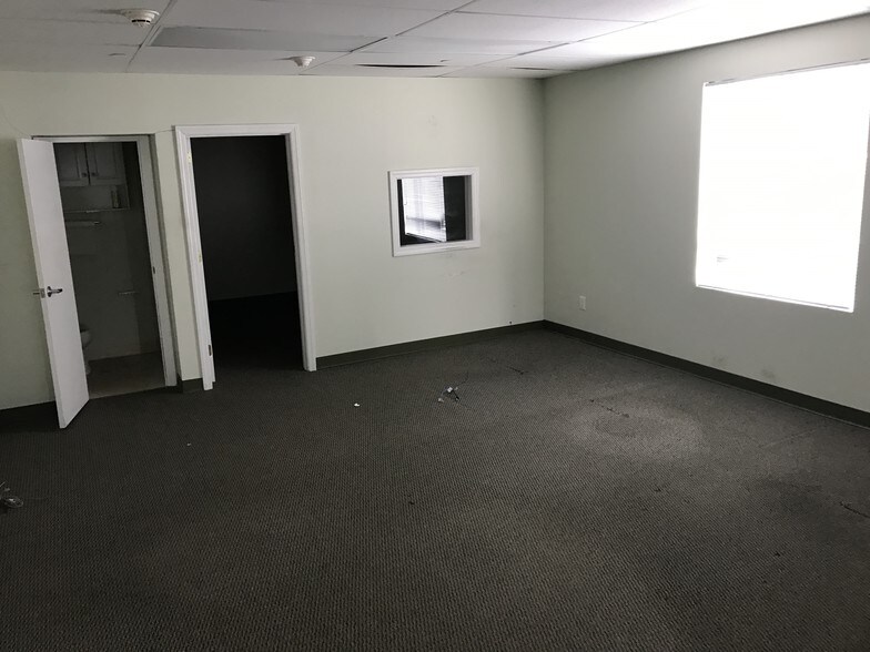 More Photos Of 1866 Seaford Ave, Wantagh Office For Sale