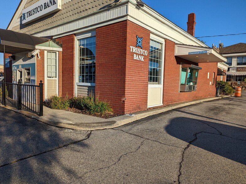 Primary Photo Of 945 S Lake Blvd, Mahopac Bank For Lease