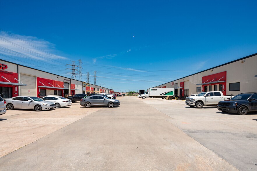 More Photos Of 9910-9970 Harwin Dr, Houston General Retail For Sale
