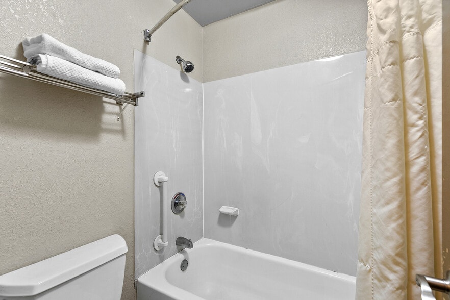 More Photos Of 155 Vulcan Rd, Birmingham Hotel For Sale