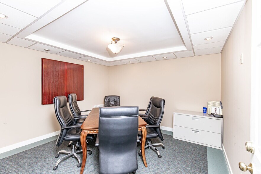 More Photos Of 10810 Hasty Ln, Midlothian Office For Sale