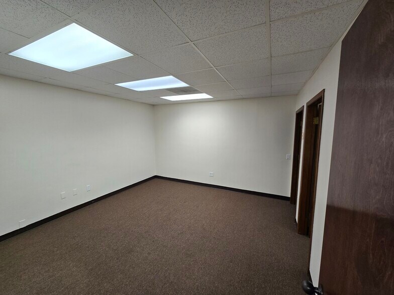 More Photos Of 4315 Highland Park Blvd, Lakeland Office For Lease