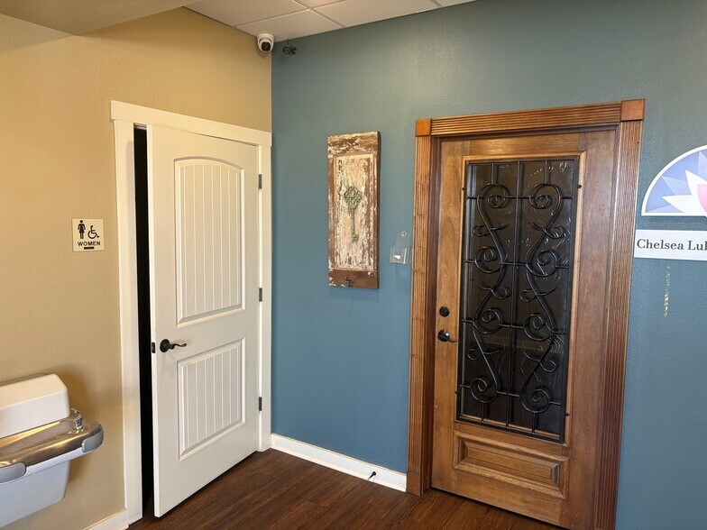 More Photos Of 611 W Tx-340-loop, Woodway Office For Lease