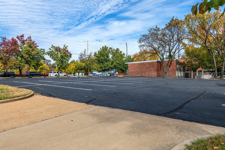 More Photos Of 2428 S Brentwood Blvd, Saint Louis Restaurant For Sale