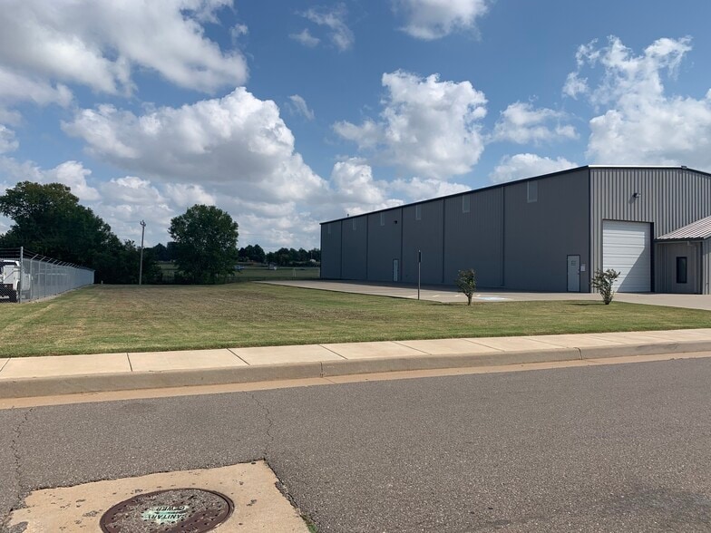 More Photos Of 2500 S Vermont Ave, Oklahoma City Warehouse For Lease