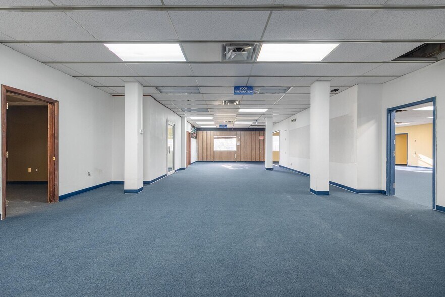 More Photos Of 2546-2578 Fowler St, Fort Myers Warehouse For Lease