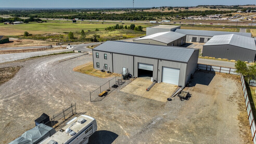 More Photos Of 125 Winners Cir, Weatherford Showroom For Sale