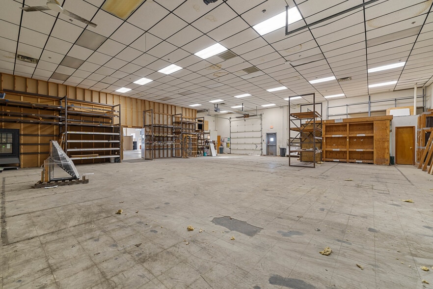 More Photos Of 45 Richards Grove Rd, Quaker Hill Service For Sale