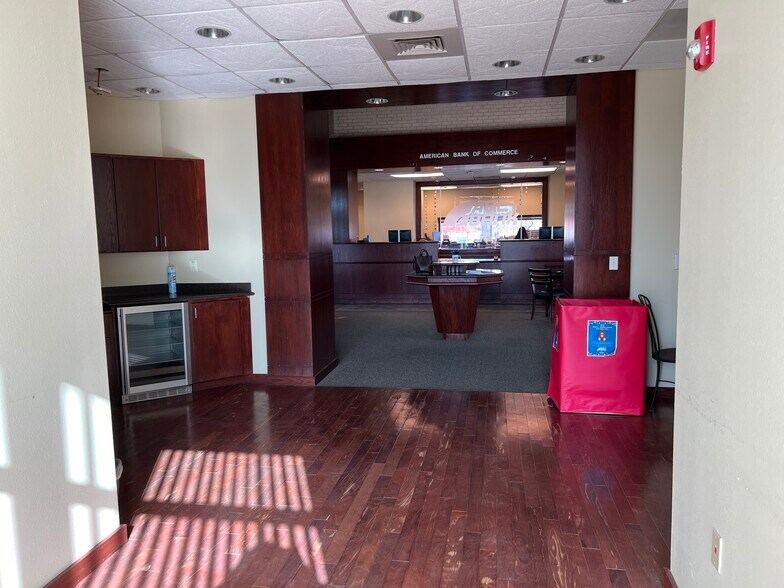 More Photos Of 4656 N Loop 289, Lubbock Bank For Sale