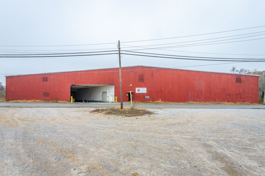 More Photos Of 302 W Cherokee St, LaFayette Warehouse For Sale