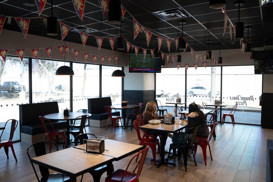 More Photos Of 11040 W IH-10, San Antonio Restaurant For Lease