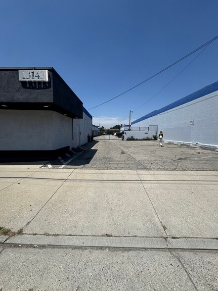 Primary Photo Of 13143 Saticoy St, North Hollywood Warehouse For Lease