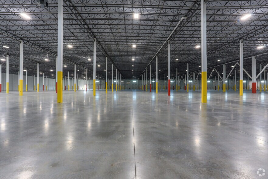 More Photos Of 1305 Hwy 42 South, McDonough Unknown For Lease