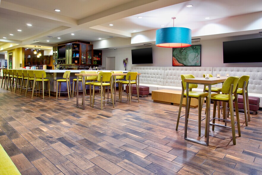 More Photos Of 1300 Cinema Way, Benton Harbor Hotel For Sale