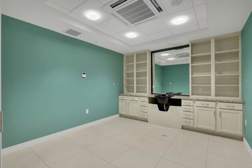 More Photos Of 654 N Econlockhatchee Trl, Orlando Assisted Living For Sale