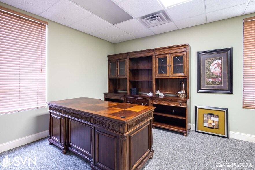 More Photos Of 1360 W 5th St, London Medical For Lease