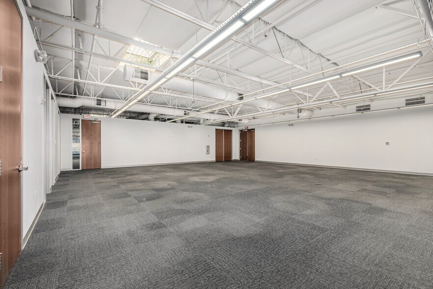 More Photos Of 450 N 54th St, Chandler Distribution For Lease