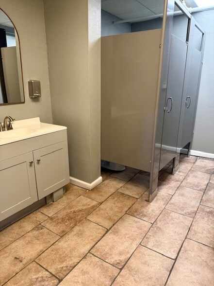 More Photos Of 4000 Bethel Ave, Indianapolis Warehouse For Lease