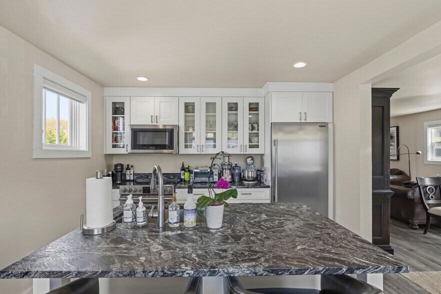 More Photos Of 101-107 S 1st St, La Conner Storefront For Sale