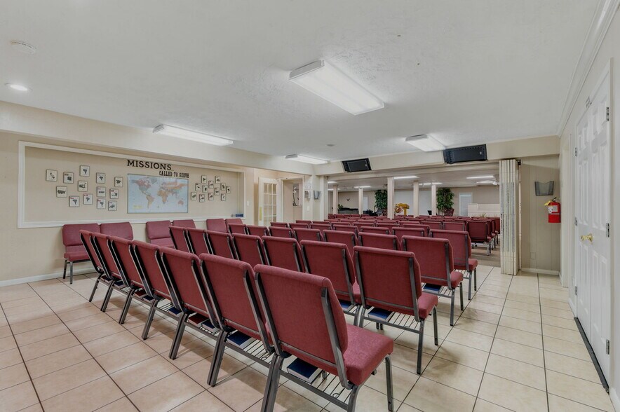 More Photos Of 3401 N Frazier St, Conroe Specialty For Sale