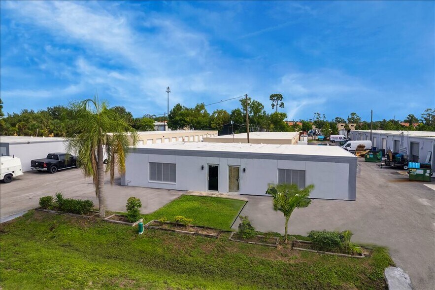 More Photos Of 2231-2235 Bruner Ln, Fort Myers Distribution For Sale