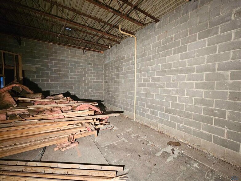 More Photos Of 431 N River St, Hot Springs General Retail For Sale