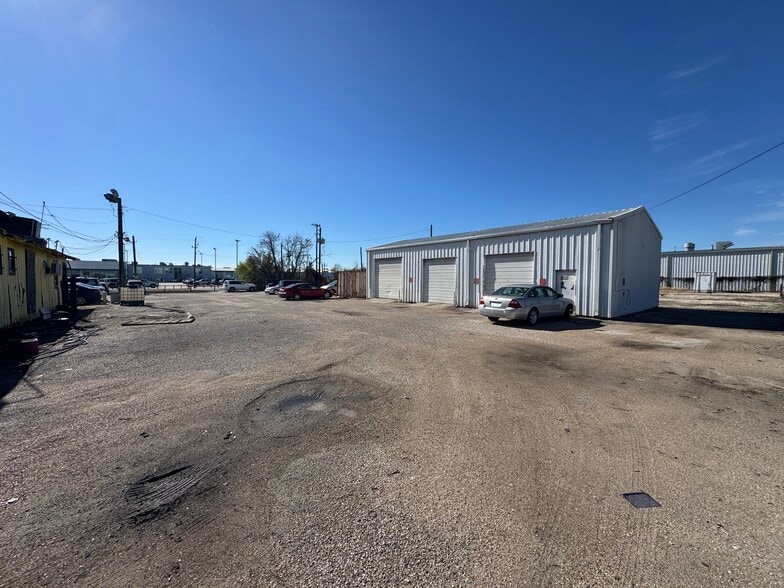 More Photos Of 8479 North Fwy, Houston Auto Repair For Lease