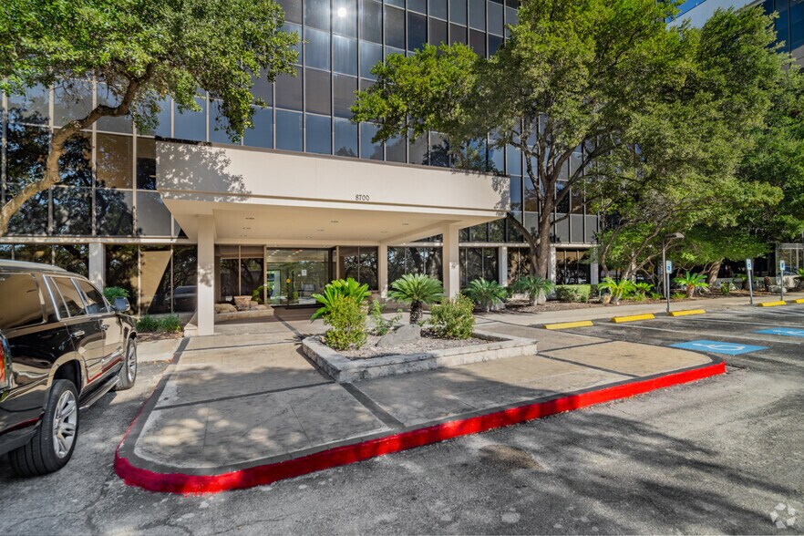 More Photos Of 8700 Tesoro Dr, San Antonio Unknown For Lease