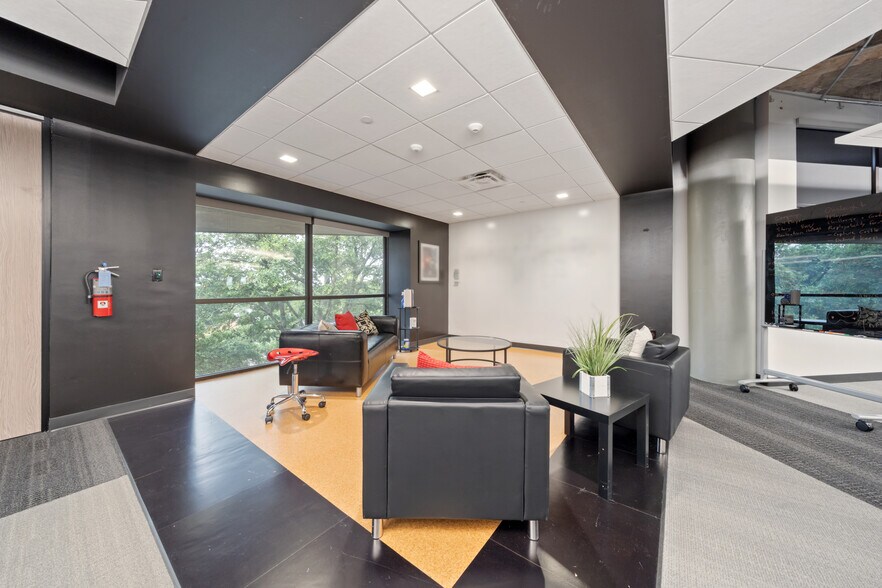 More Photos Of 7620 Guadalupe St, Austin Office For Lease