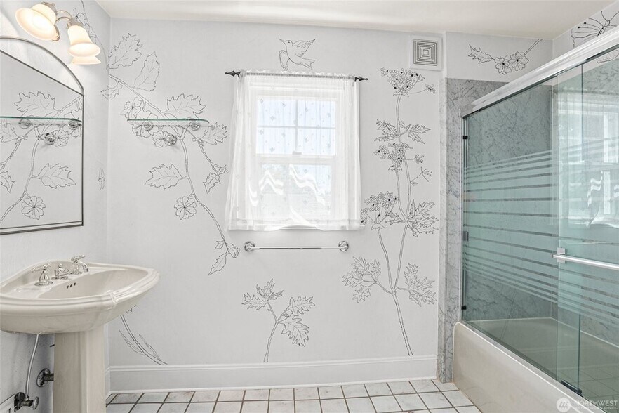 More Photos Of 1026 Alder St, Centralia Office Residential For Sale