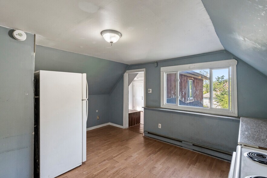 More Photos Of 541 Aylmer St N, Peterborough Apartments For Sale