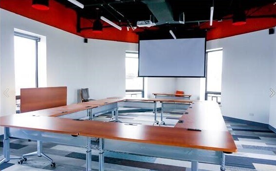 More Photos Of 5400 S Pulaski Rd, Chicago Office For Lease