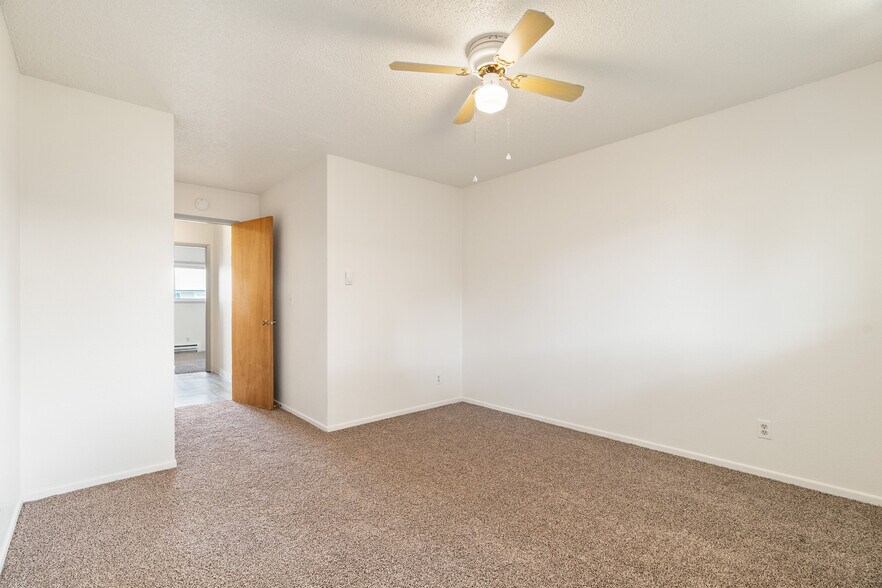 More Photos Of 110-162 NW 15th St, Gresham Apartments For Sale