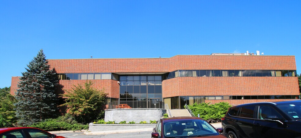 More Photos Of 16 Tech Cir, Natick Office For Lease
