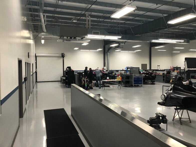 More Photos Of 114 Venture Dr, Pataskala Warehouse For Lease