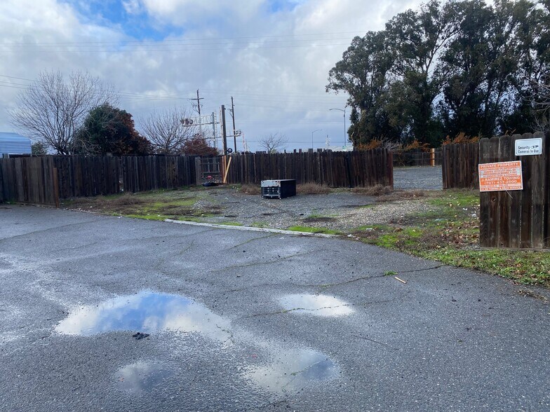 More Photos Of 300 Railroad Ave, Suisun City Office For Sale