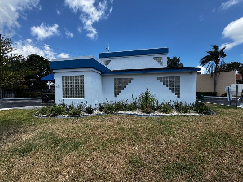 More Photos Of 6151 Pembroke Rd, Hollywood Freestanding For Lease