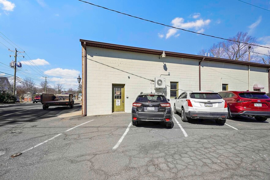 More Photos Of 43 E Colonial Hwy, Hamilton Restaurant For Sale