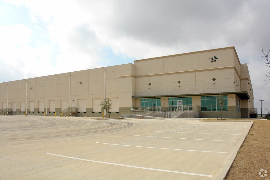 More Photos Of 6601 Guada Coma Dr, Schertz Distribution For Lease