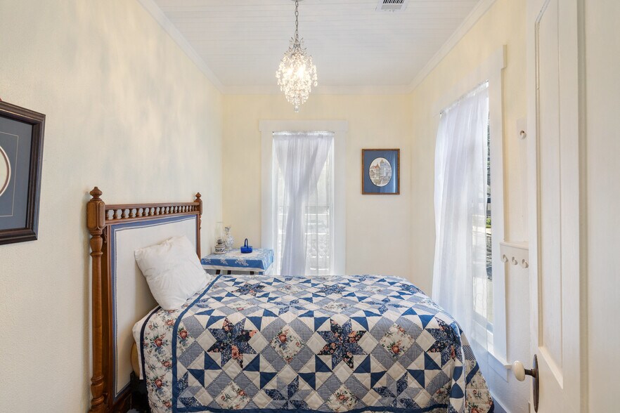 More Photos Of 201 Nugent Ave ave, Johnson City Hotel For Sale