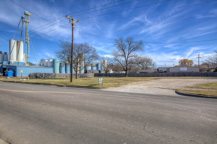 More Photos Of 845 Main St, Sulphur Springs Land For Sale