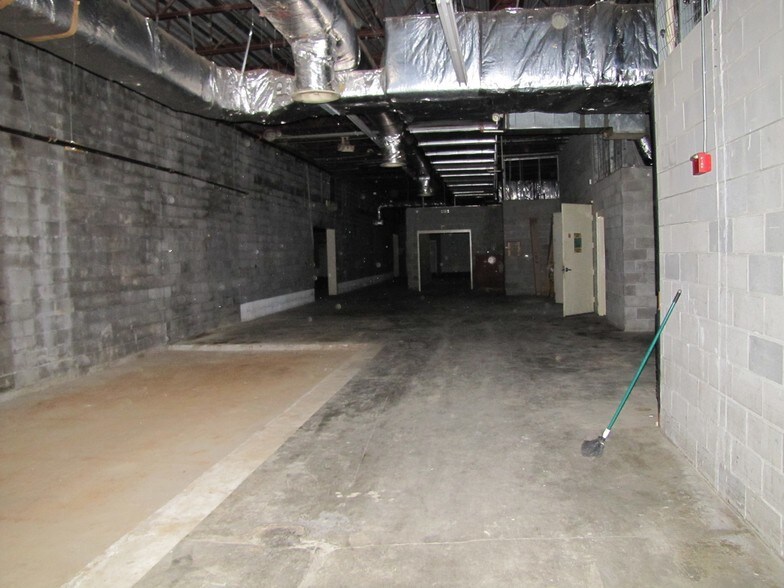 More Photos Of 502 Ashburn Rd, Sylvester General Retail For Lease